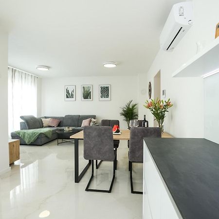 Apartment Glorija Zara Esterno foto